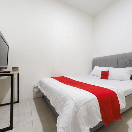 Reddoorz At Flamboyan Harapan Indah Otel Bekasi Dış mekan fotoğraf