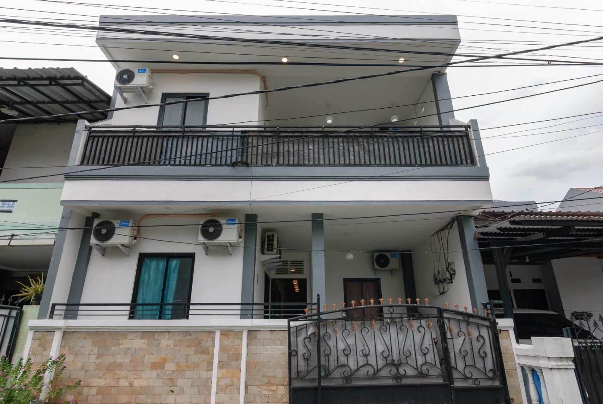 Reddoorz At Flamboyan Harapan Indah Otel Bekasi Dış mekan fotoğraf