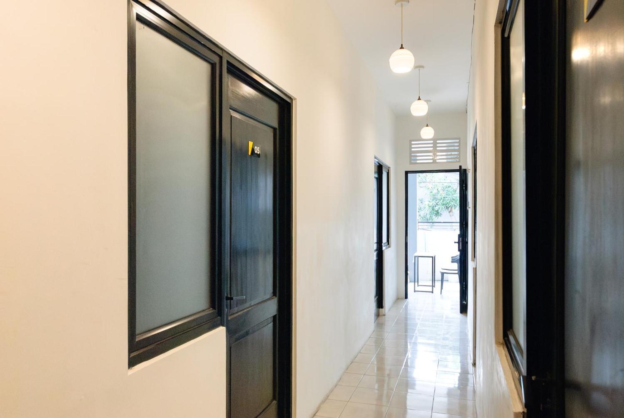 Reddoorz At Flamboyan Harapan Indah Otel Bekasi Dış mekan fotoğraf
