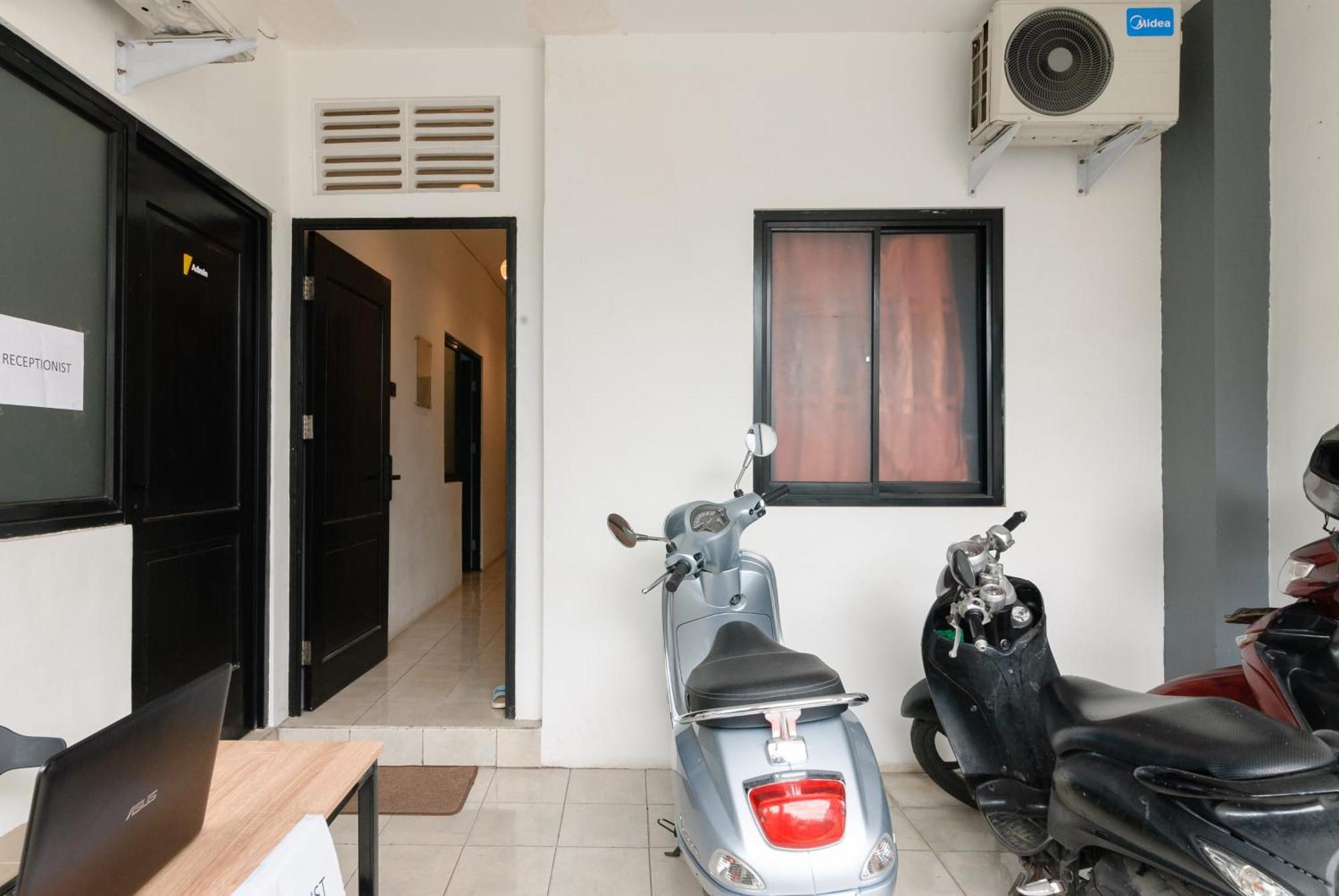 Reddoorz At Flamboyan Harapan Indah Otel Bekasi Dış mekan fotoğraf