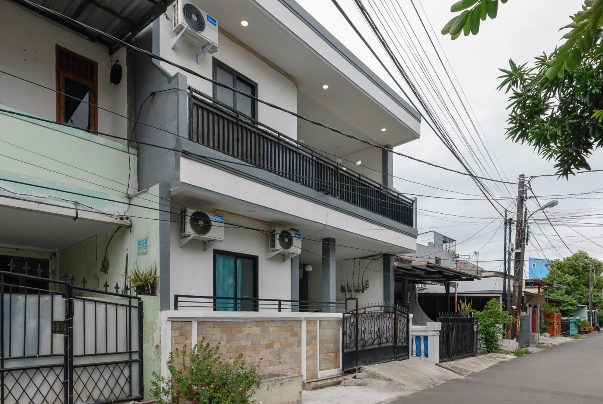 Reddoorz At Flamboyan Harapan Indah Otel Bekasi Dış mekan fotoğraf