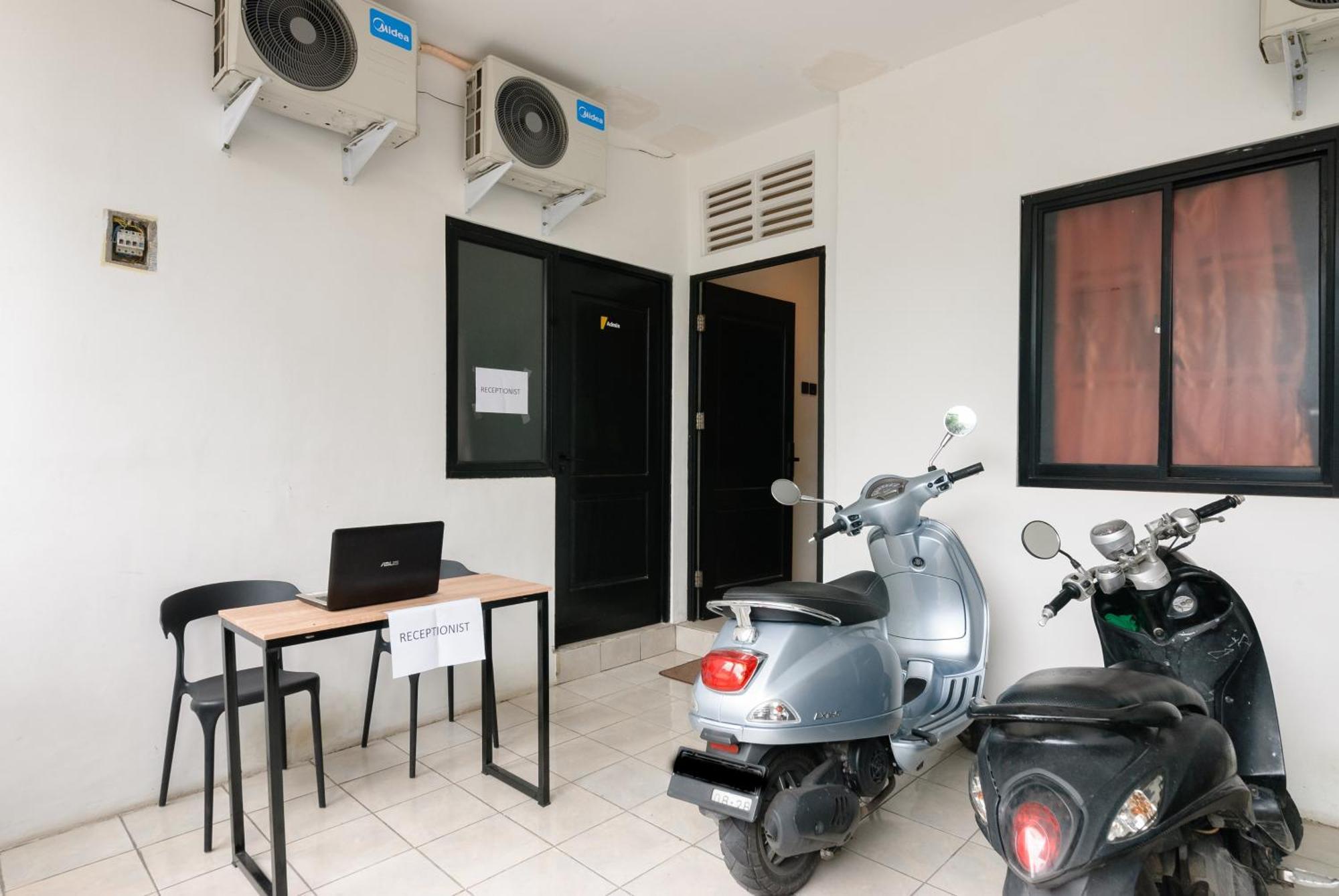 Reddoorz At Flamboyan Harapan Indah Otel Bekasi Dış mekan fotoğraf
