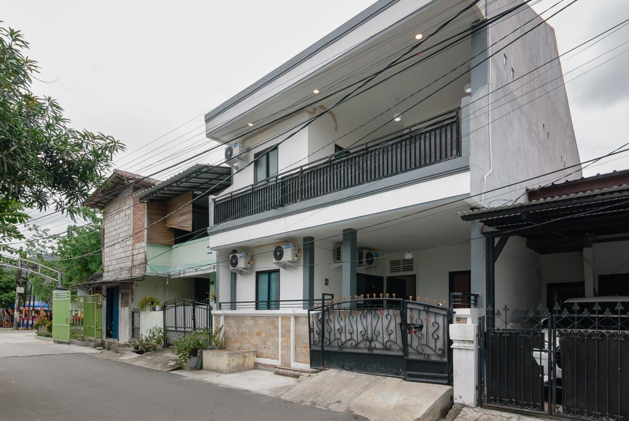 Reddoorz At Flamboyan Harapan Indah Otel Bekasi Dış mekan fotoğraf