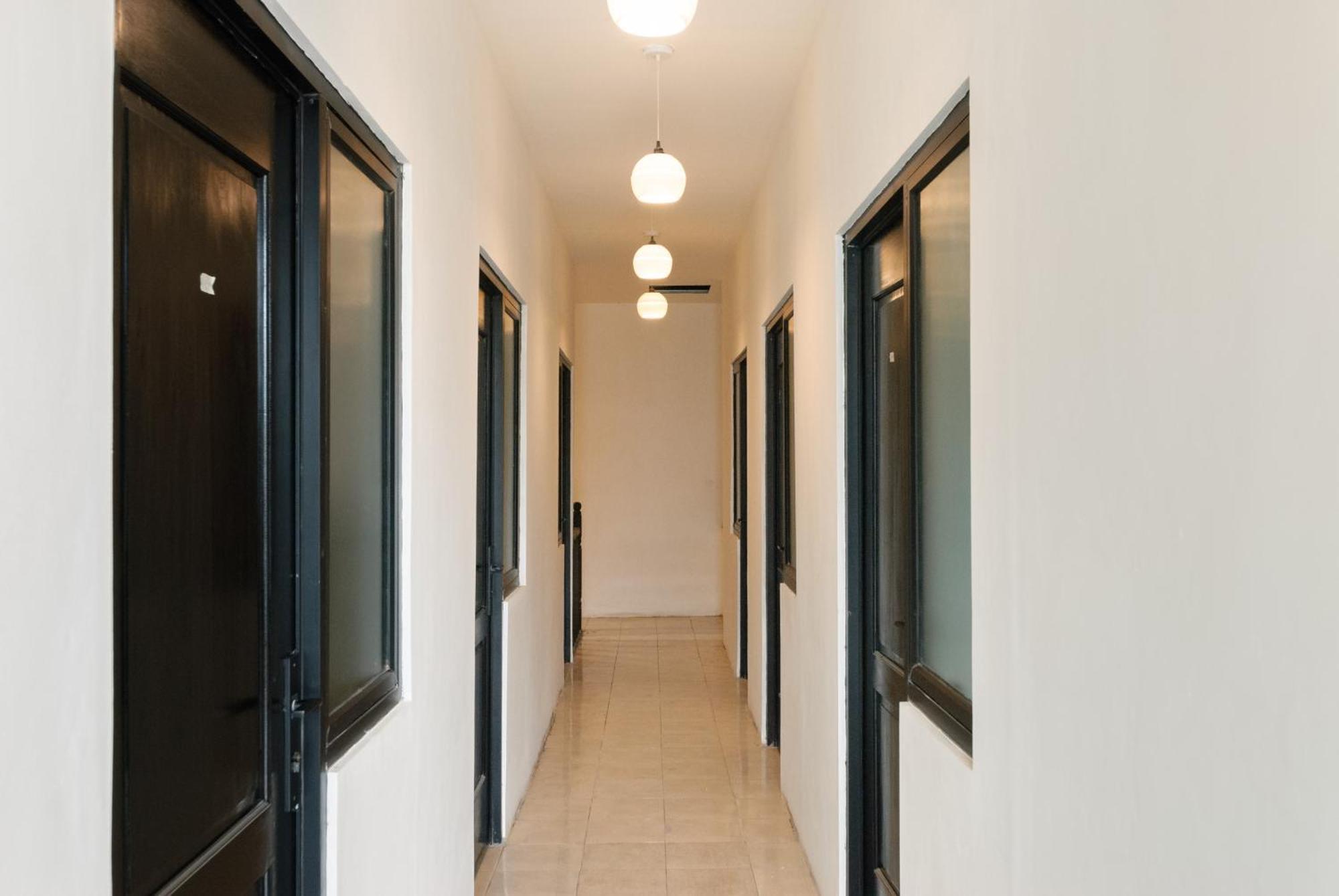 Reddoorz At Flamboyan Harapan Indah Otel Bekasi Dış mekan fotoğraf