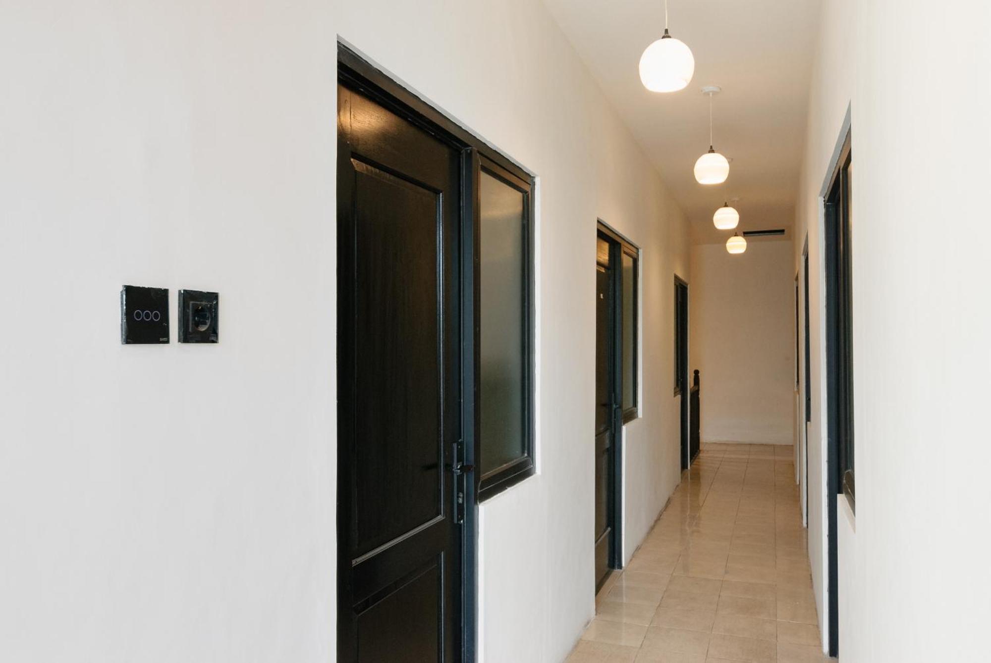 Reddoorz At Flamboyan Harapan Indah Otel Bekasi Dış mekan fotoğraf