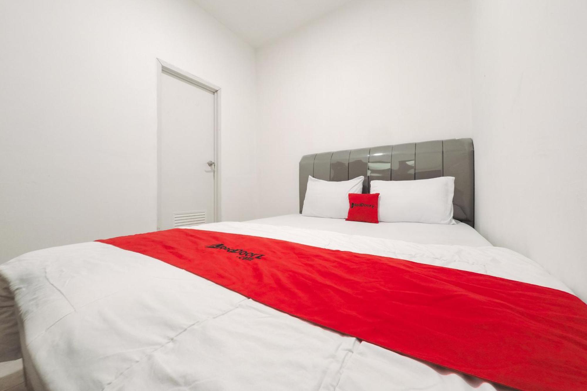 Reddoorz At Flamboyan Harapan Indah Otel Bekasi Dış mekan fotoğraf