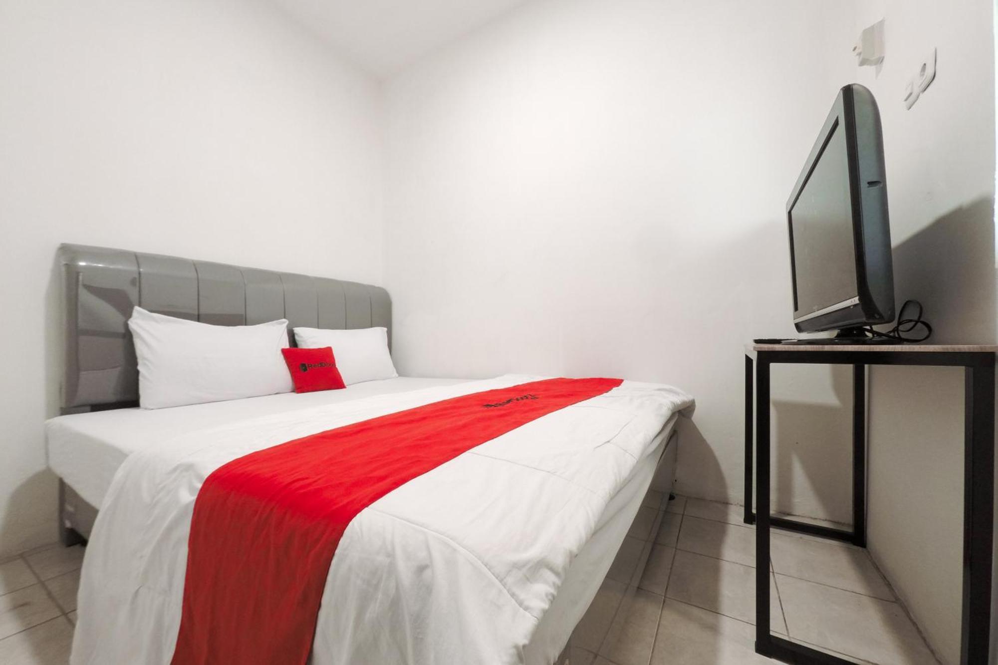 Reddoorz At Flamboyan Harapan Indah Otel Bekasi Dış mekan fotoğraf