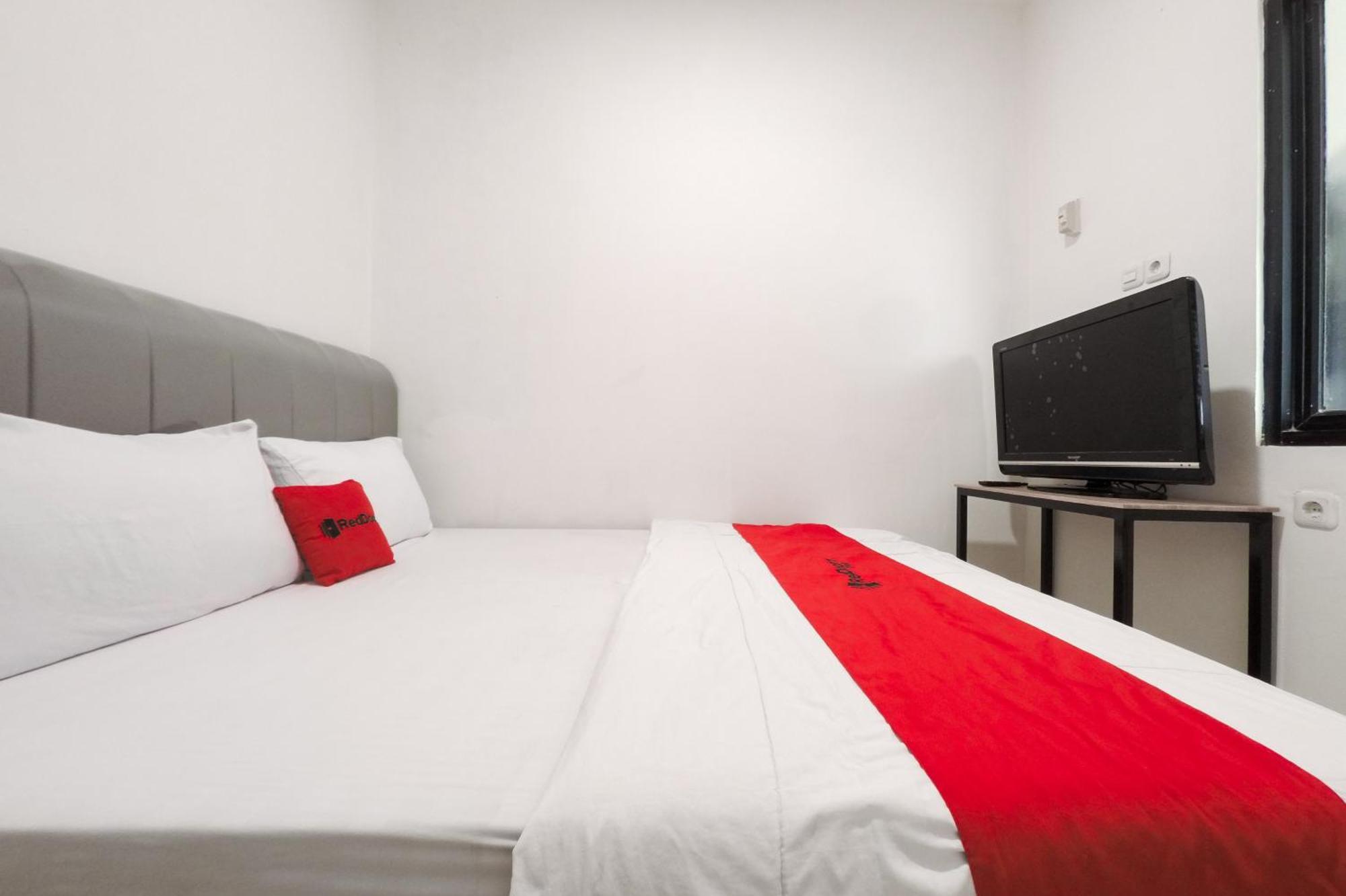 Reddoorz At Flamboyan Harapan Indah Otel Bekasi Dış mekan fotoğraf