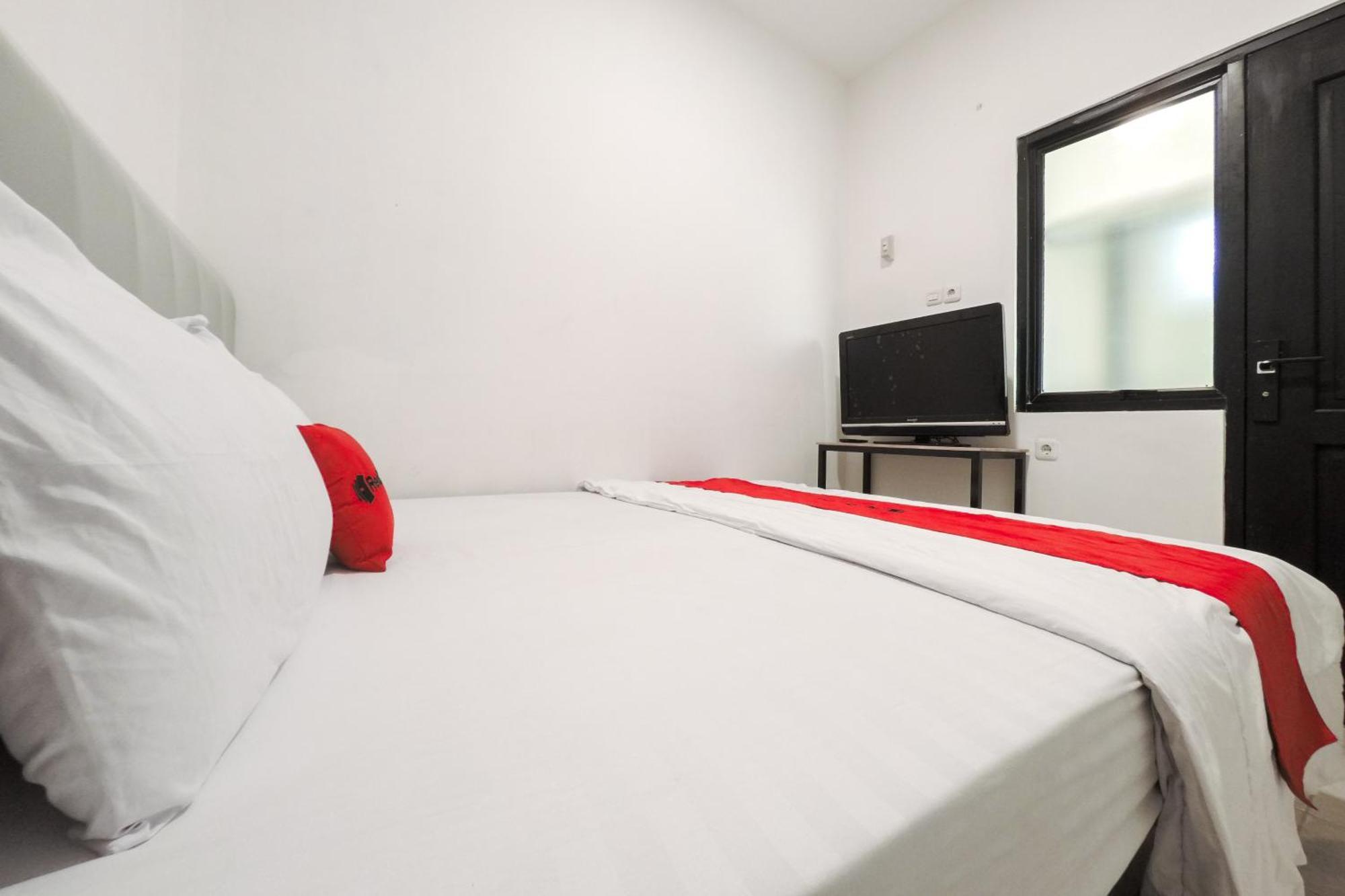 Reddoorz At Flamboyan Harapan Indah Otel Bekasi Dış mekan fotoğraf