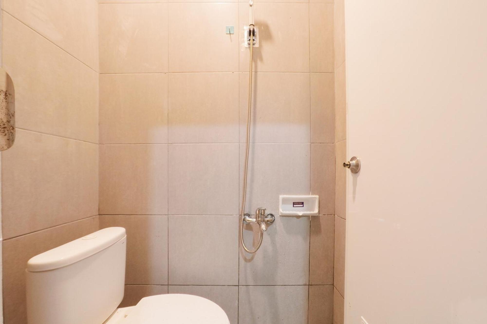 Reddoorz At Flamboyan Harapan Indah Otel Bekasi Dış mekan fotoğraf