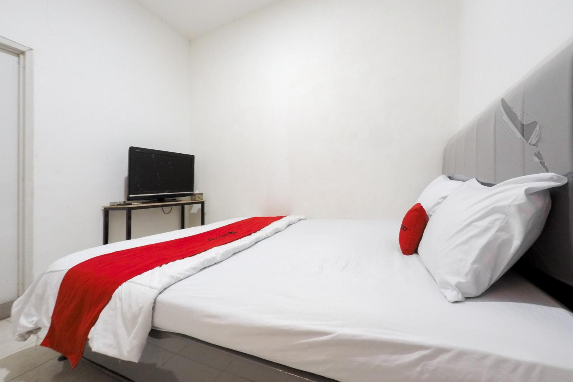 Reddoorz At Flamboyan Harapan Indah Otel Bekasi Dış mekan fotoğraf