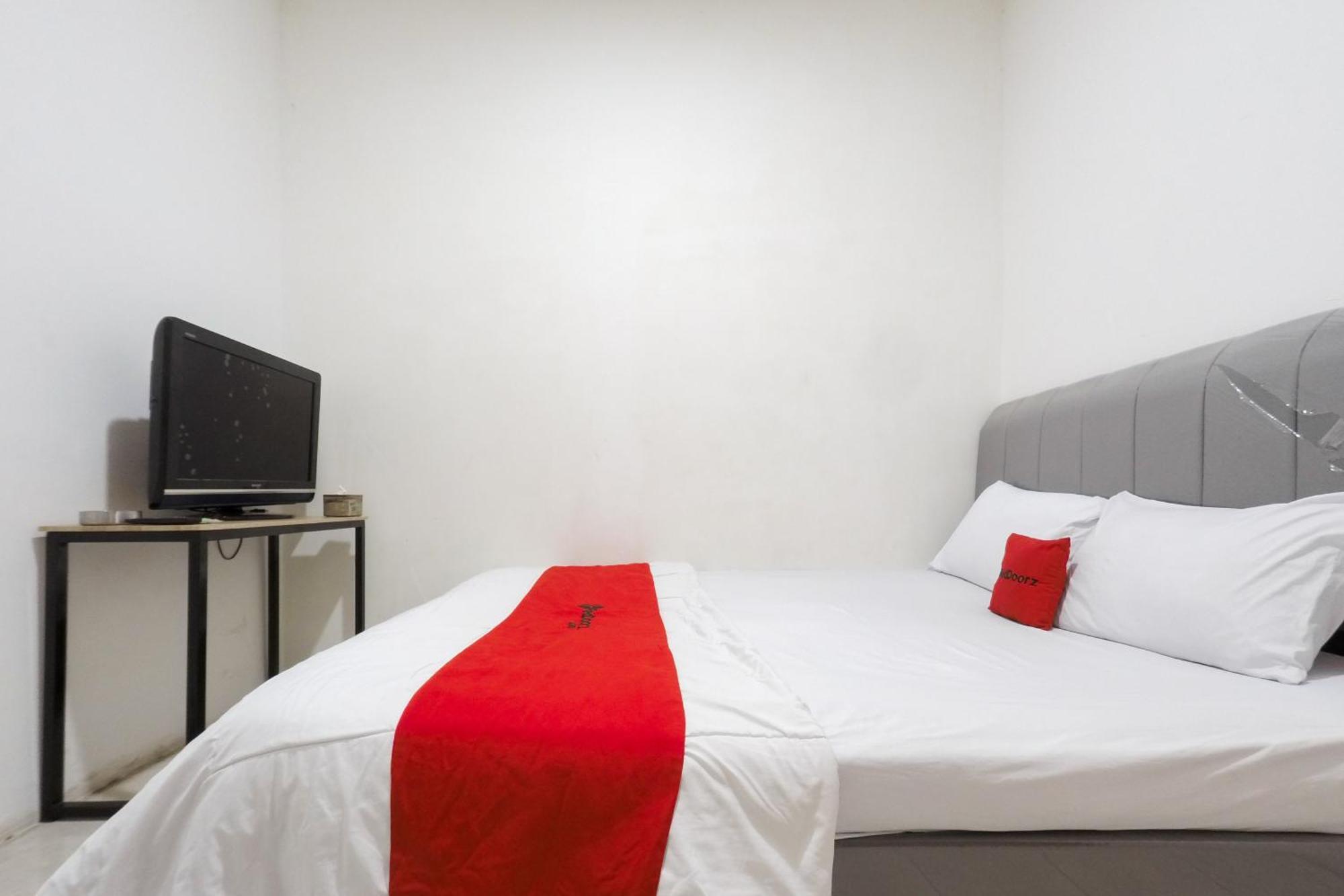 Reddoorz At Flamboyan Harapan Indah Otel Bekasi Dış mekan fotoğraf