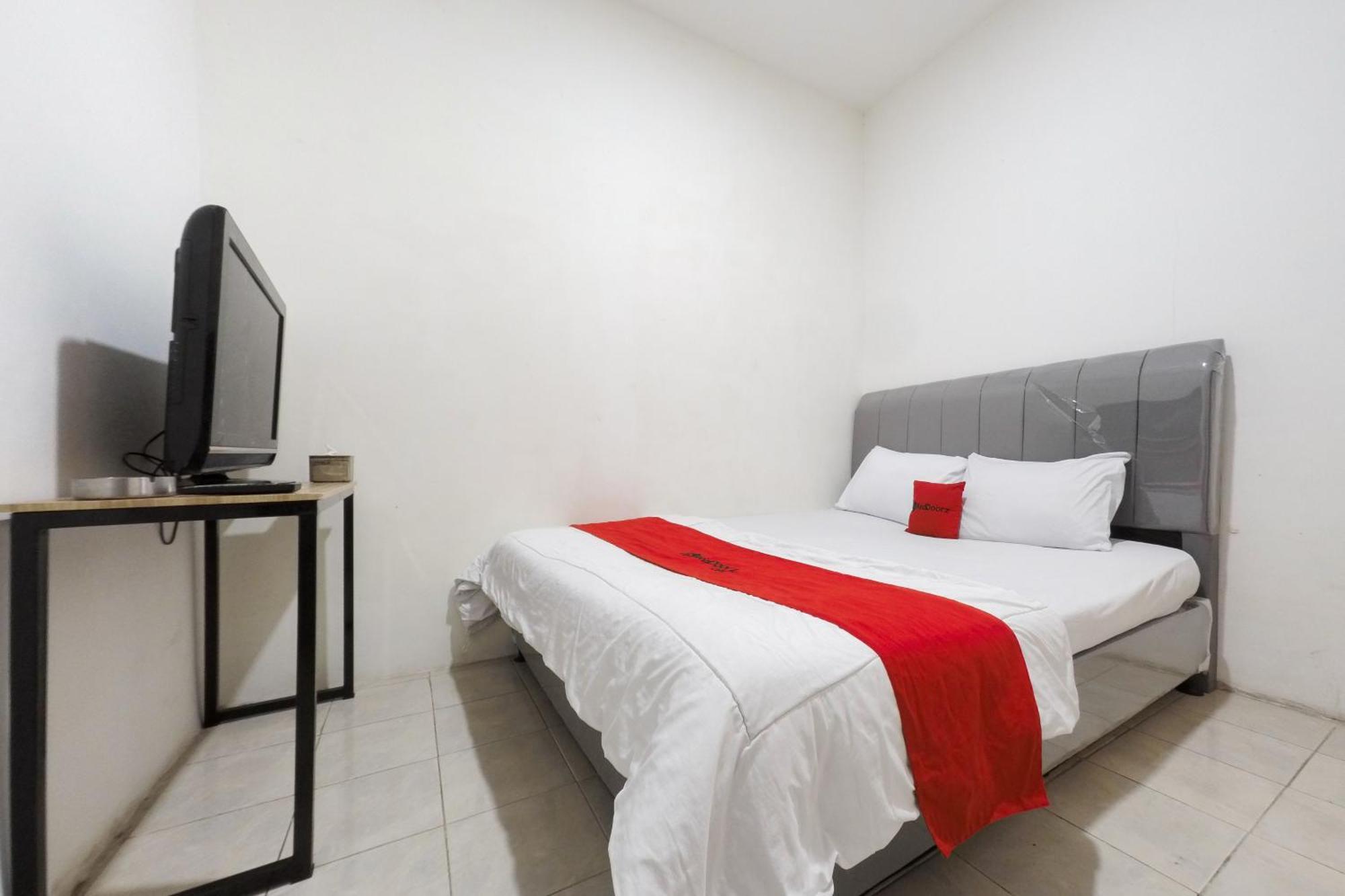 Reddoorz At Flamboyan Harapan Indah Otel Bekasi Dış mekan fotoğraf